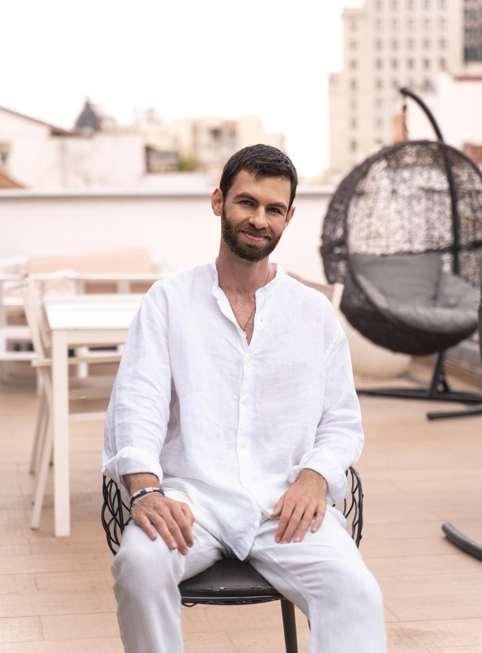 Léo - French Teacher & Linguist degree from Sorbonne University